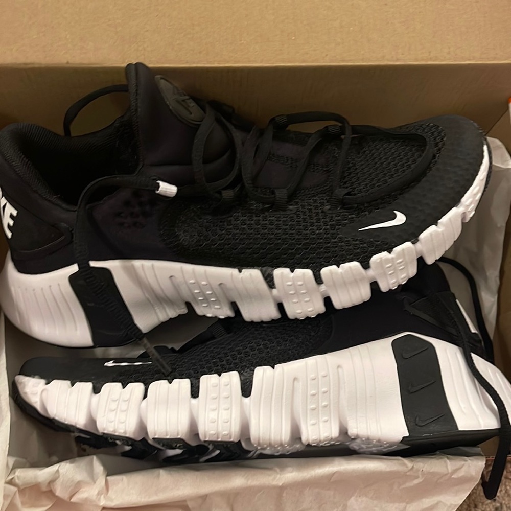 Nike Free Metcon 4 Tennis Shoes Size 8 in Black
